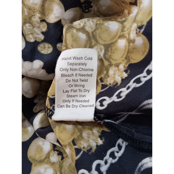 CABI 100% Silk Top Blouse Cami Tank L Dressy Office Career Event Flowy Classic - Picture 7 of 11